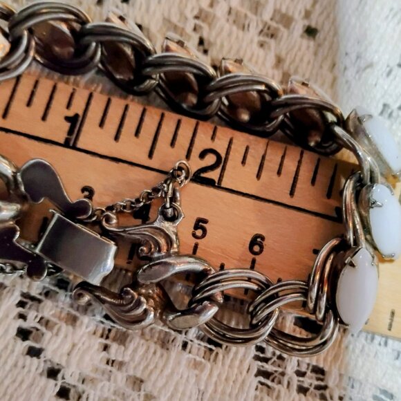 Vintage MCM Lucite panel bracelet with large clasp 1960s - Picture 7 of 8